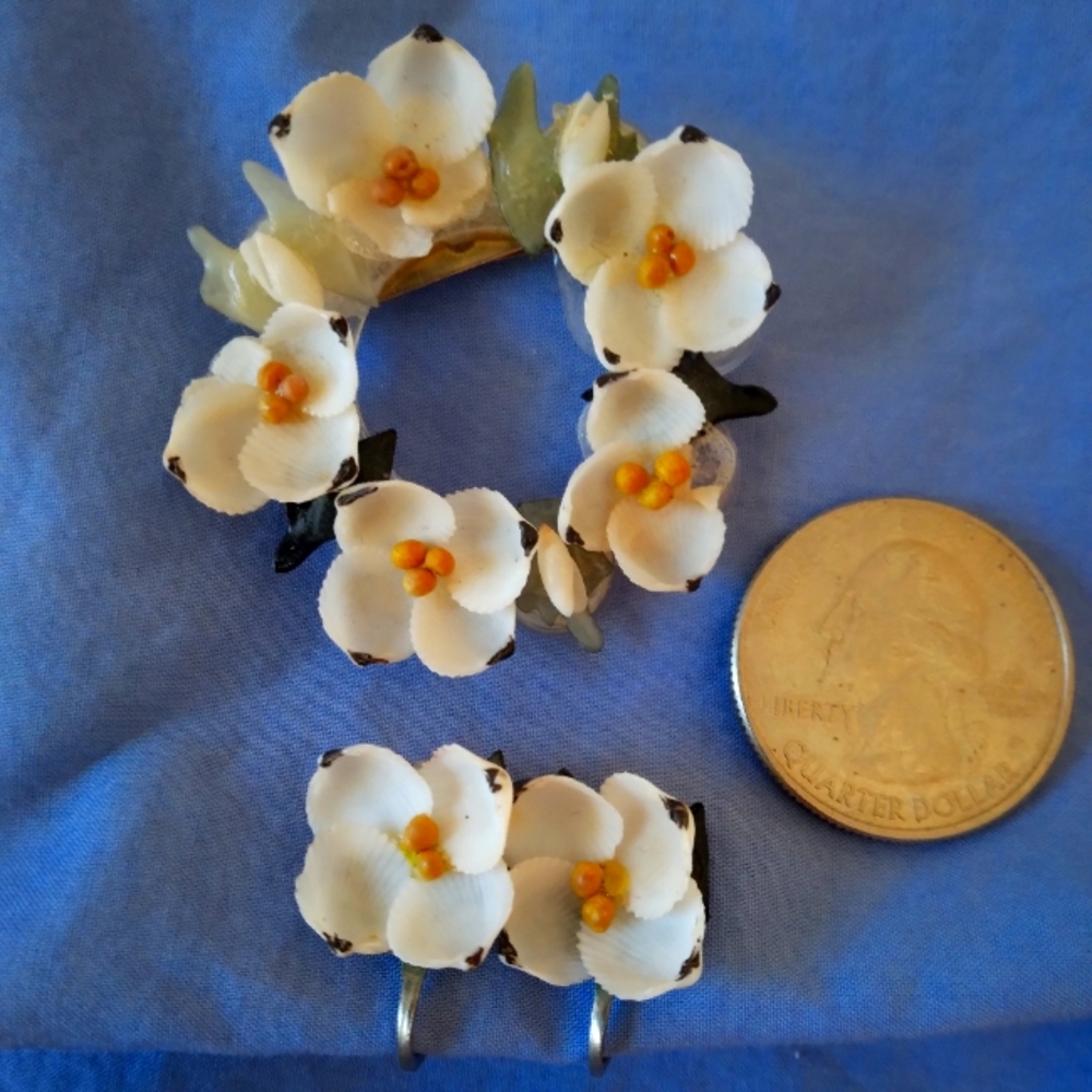 Vintage flower shells pin and screw on earrings